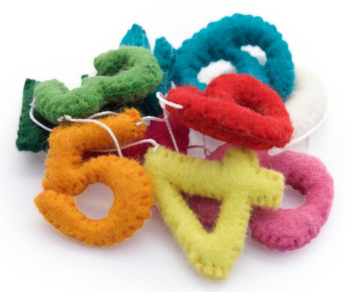 Felt Numbers Garland Rainbow Colours1